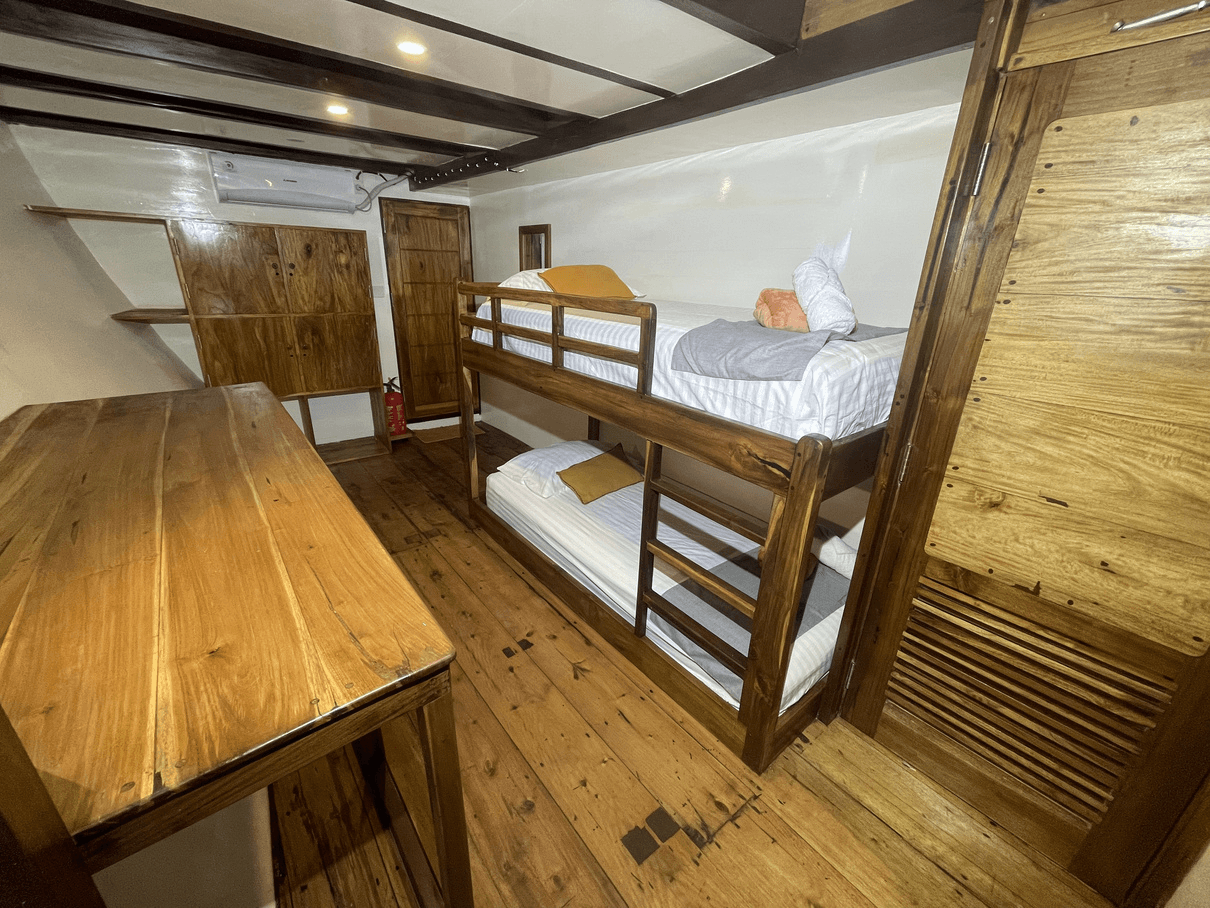 Komodo to Lombok 4D3N — Live on Board Cruise