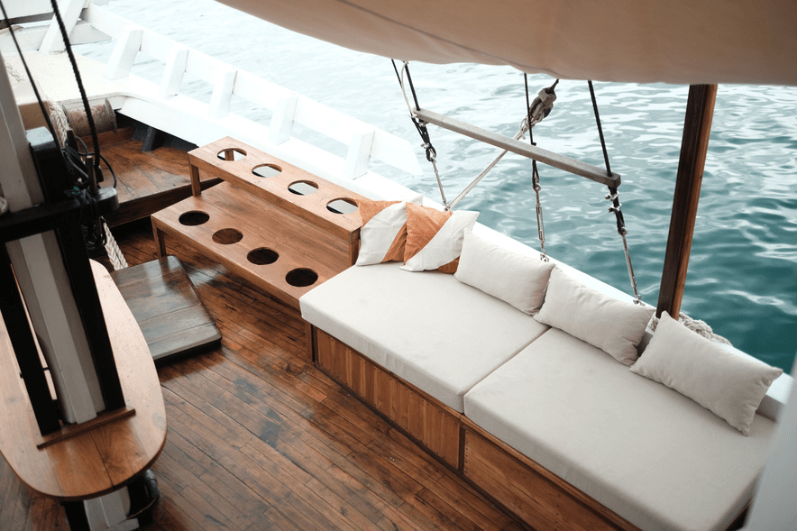 Komodo to Lombok 4D3N — Live on Board Cruise