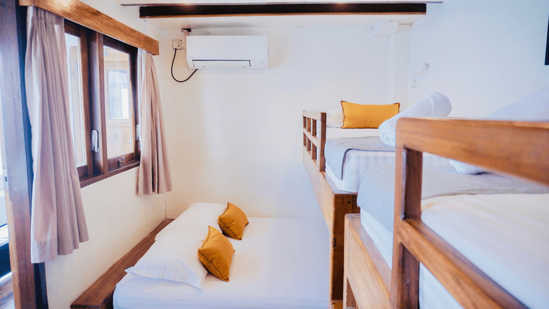 Lombok to Komodo 4D3N — Live on Board Cruise