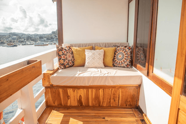 Lombok to Komodo 4D3N — Live on Board Cruise