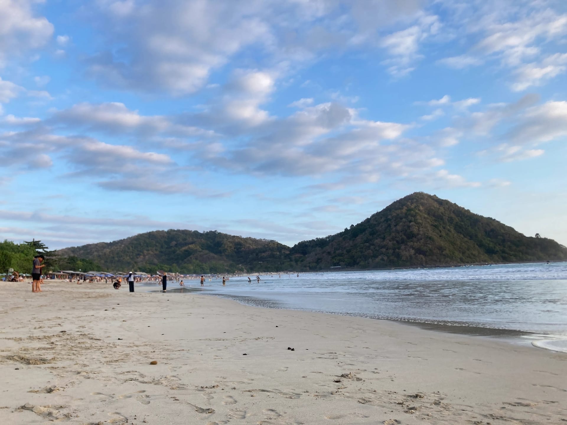 Pantai Selong Belanak