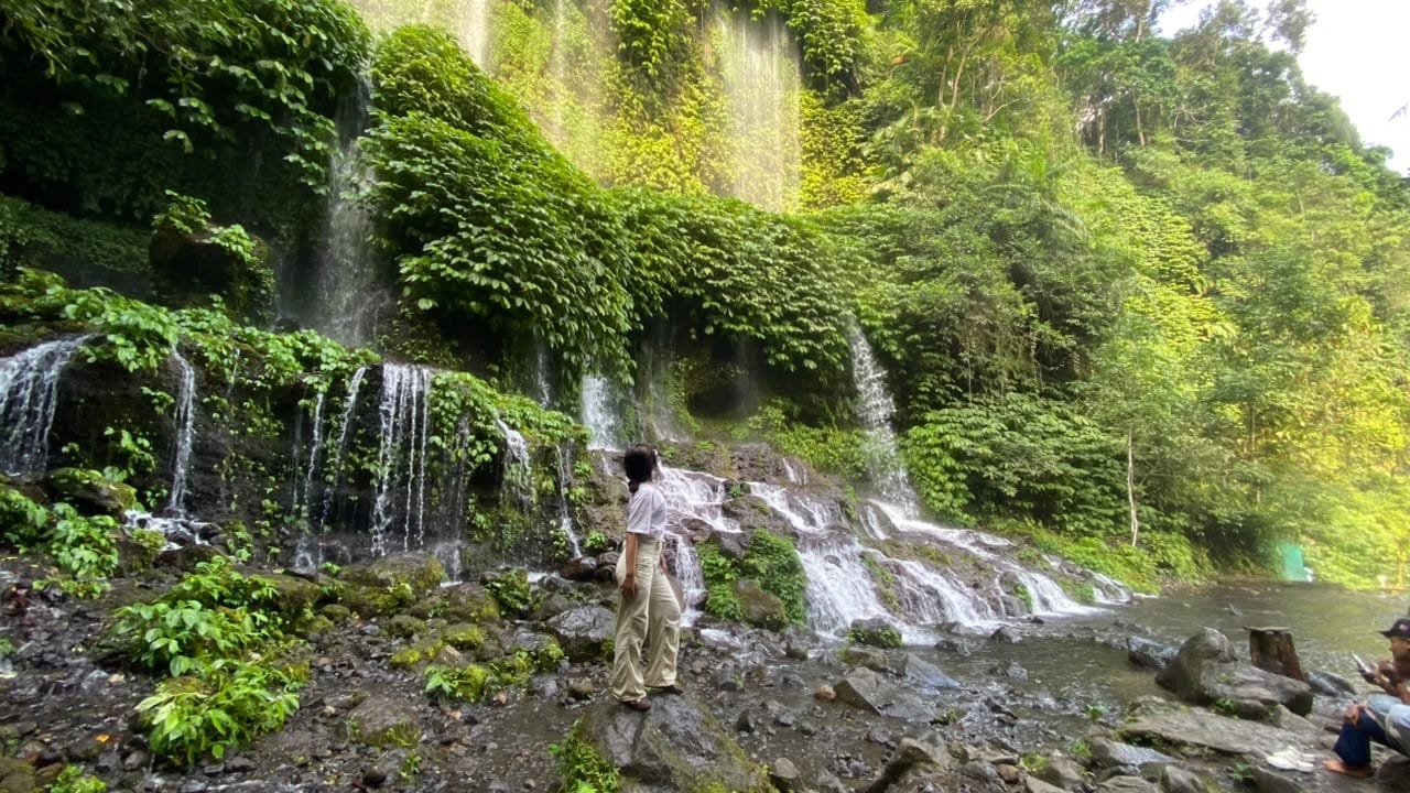 Benang Kelambu Waterfall Lombok: Cerita Perjalananku ke Air Terjun Aik Berik