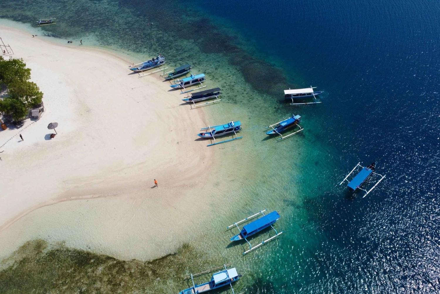 Pantai & suasana pulau Gili Sudak